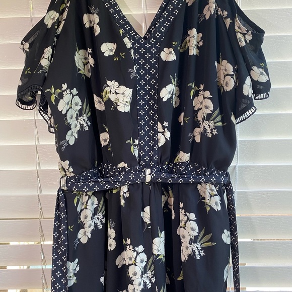Abercrombie & Fit Cold Shoulder Flower Print Belted Romper size LT - Picture 5 of 9
